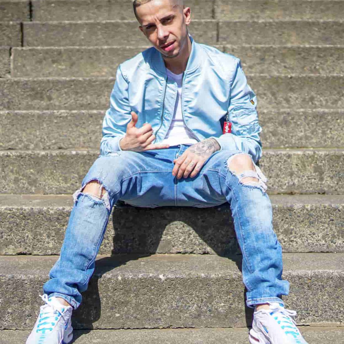 Elias Unleashes The New Video For “Tearing Down The Walls“ - HWING