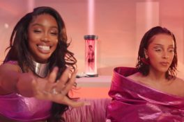 Doja Cat - Kiss Me More (Official Video) ft. SZA 4-38 screenshot