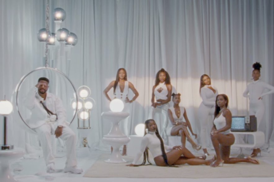 video-bryson-tiller-outside