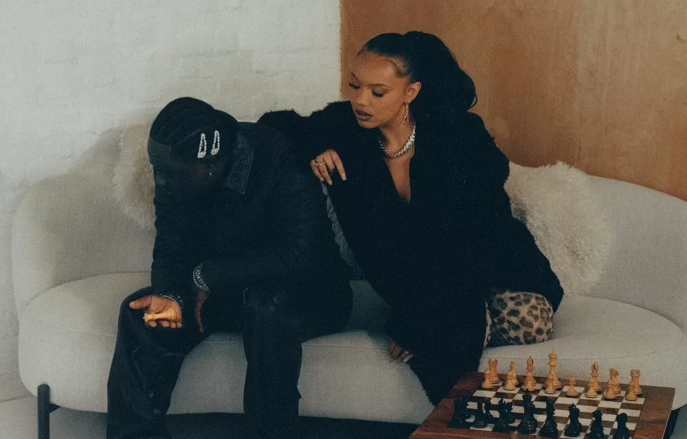 Kali Claire & Moelogo – How I Feel