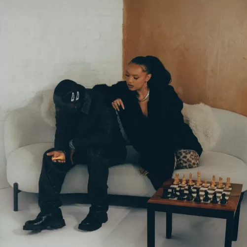 Kali Claire & Moelogo – How I Feel