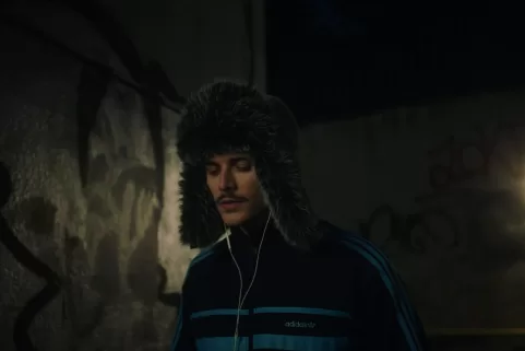 Dom Quincey Through The Door