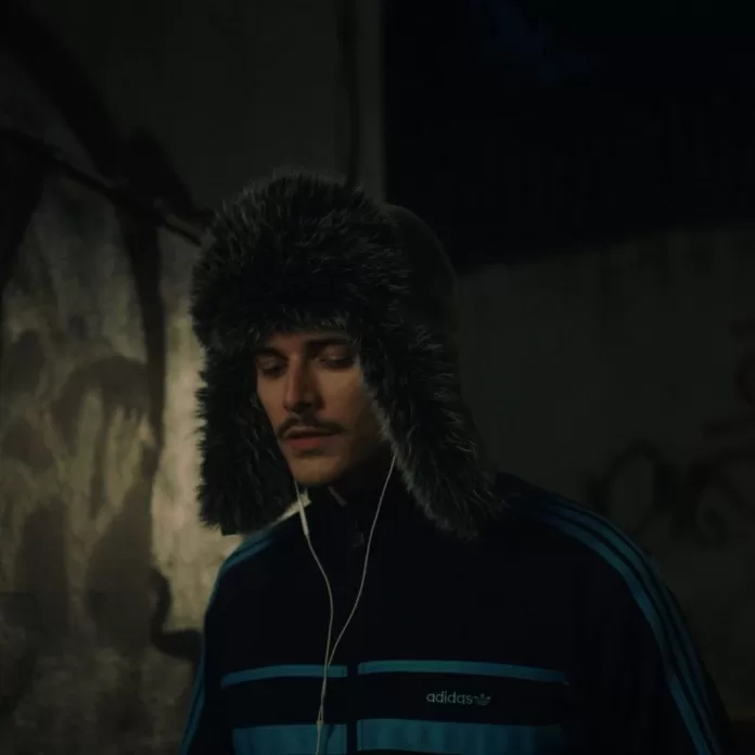 Dom Quincey Through The Door