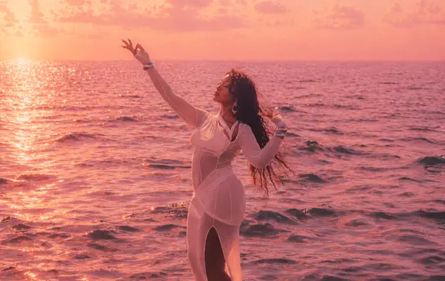 Tems & Sammy Virji Transform “Me & U” Into A Euphoric Summer Anthem